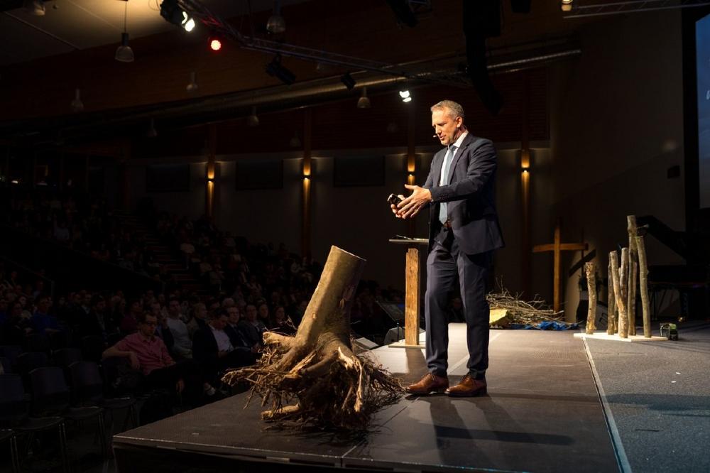 „Zäme verwurzlet – gmeinsam wachse“– Jahreskonferenz der Adventisten in der Deutschschweiz