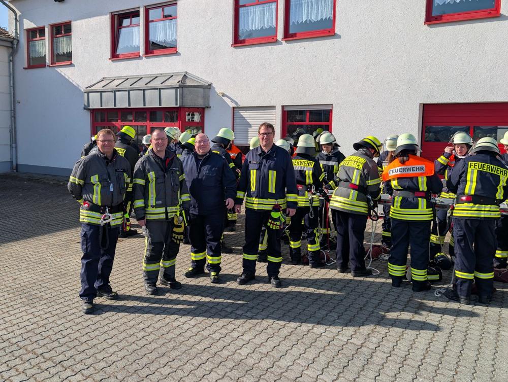 Ein unscheinbarer Dienst: Viele Ehrenamtliche sind in der Ausbildung der Feuerwehreinsatzkräfte im Kreis aktiv