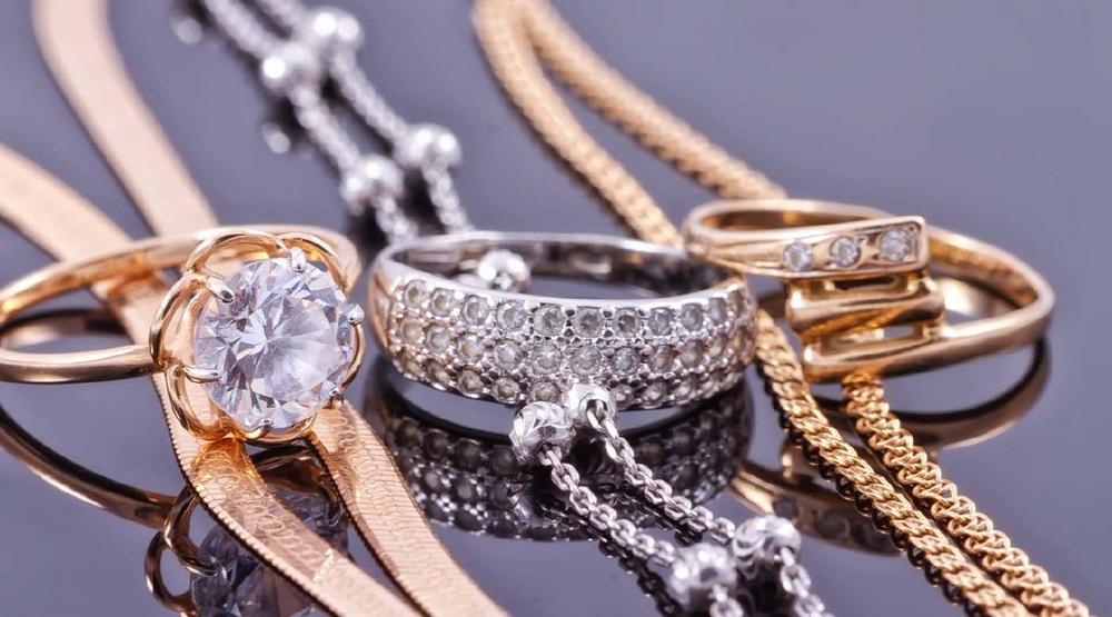 Echtschmuck mit Ultraschall reinigen: Schonend, gründlich und strahlend sauber in wenigen Minuten