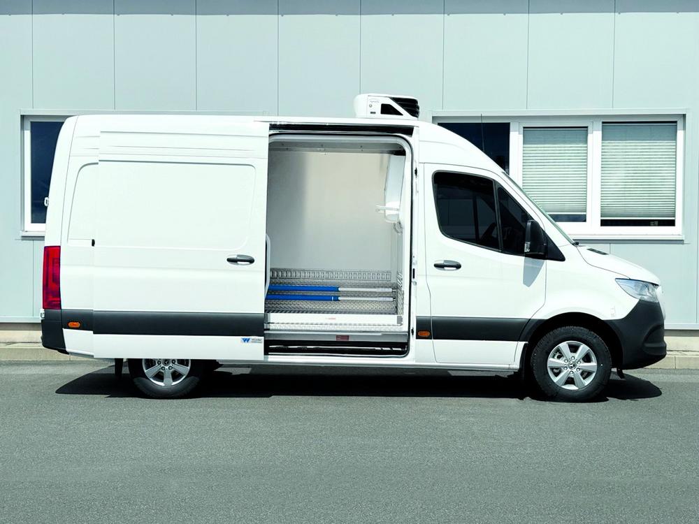 Maßgeschneiderte Lösungen für den hängenden Fleischtransport: Winter Kühlfahrzeuge® macht es möglich