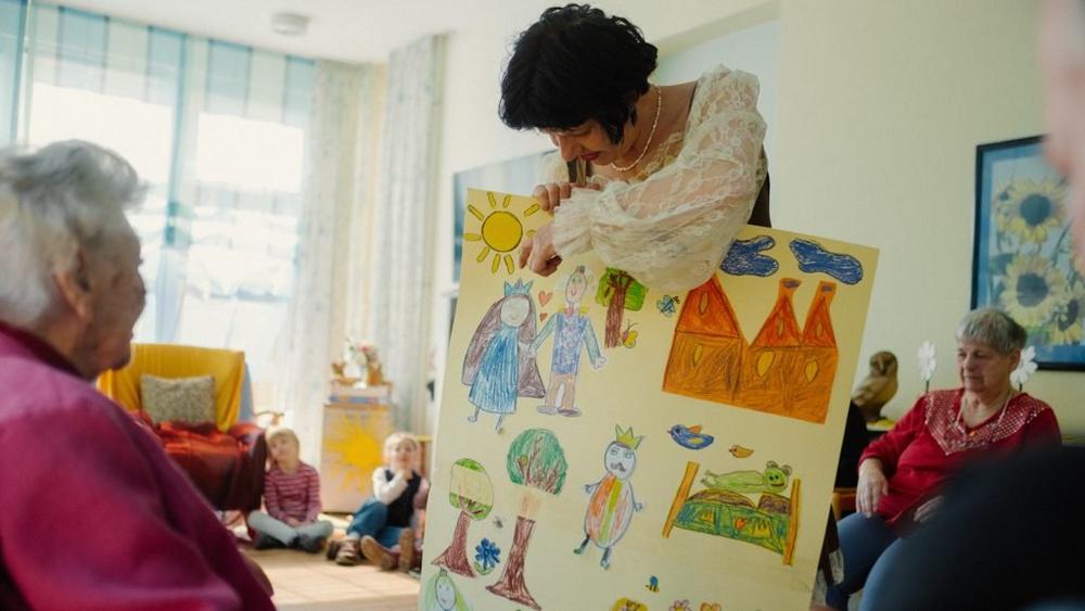 Generationenzauber im Pflegewohnheim „Alt-Treptow“: Wie Märchen Brücken schlagen