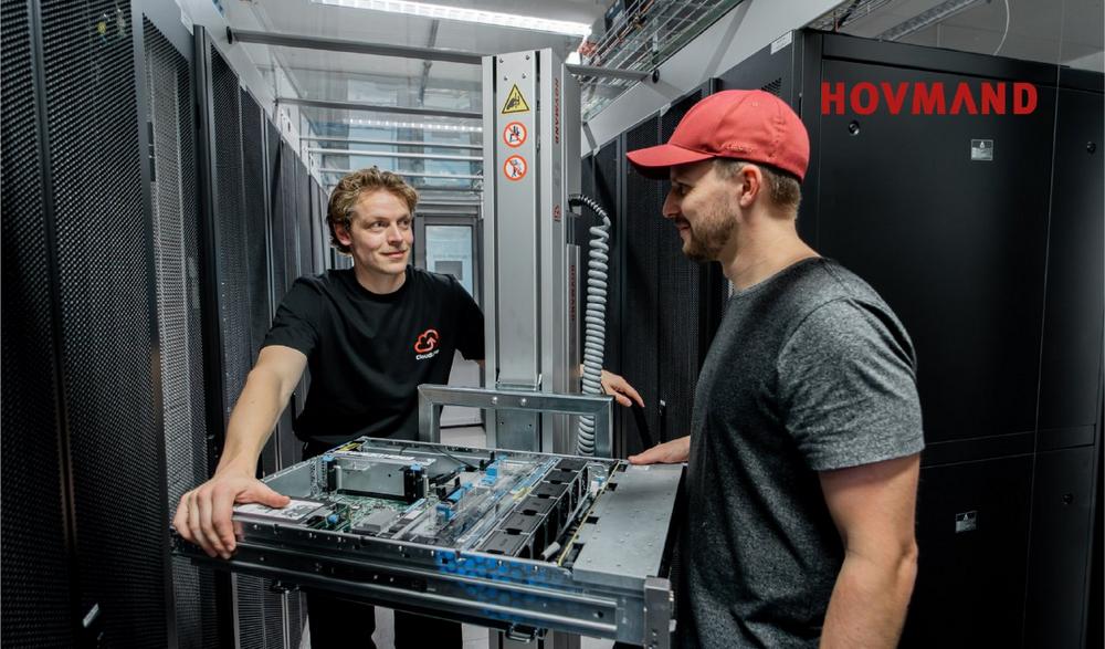 Hovmand: A smart approach to ergonomic server lifting
