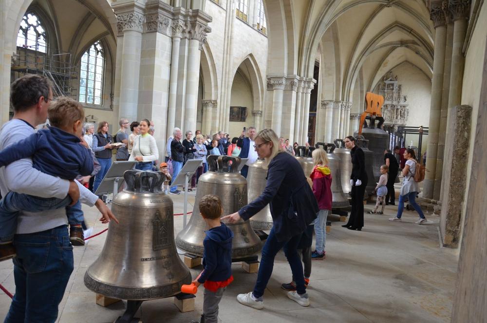 Domglockenaktionstag als Willkommen für die Zweitgrößte Bronzeglocke Deutschlands die CREDAMUS