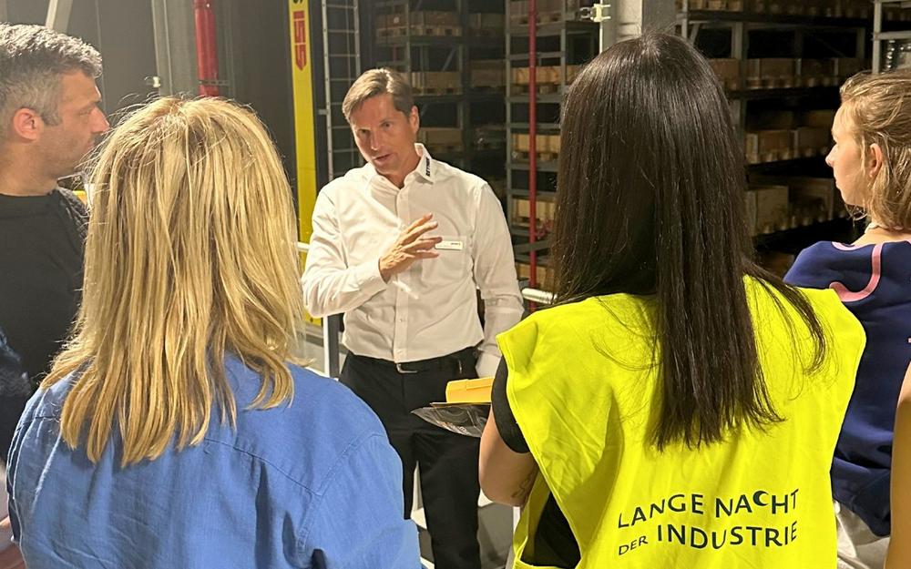 Nachts in der Lagerlogistik: Besuch bei REYHER zur Langen Nacht der Industrie in Hamburg