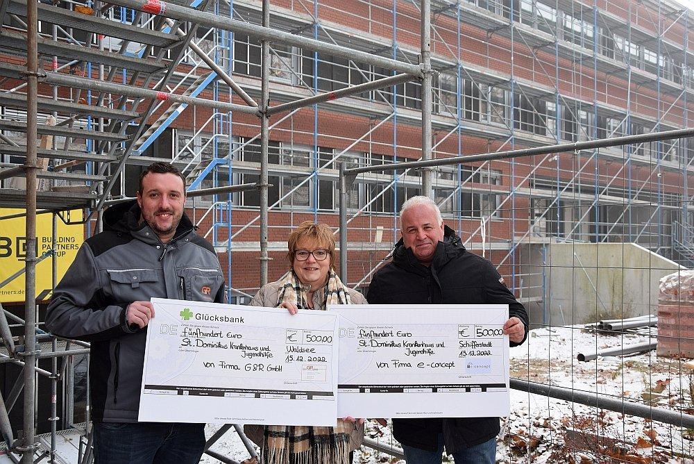 Firmen e-concept aus Schifferstadt und G&R aus Waldsee spenden je 500 Euro für die neue Kinderklinik Spendenübergabe im St. Marienkrankenhaus