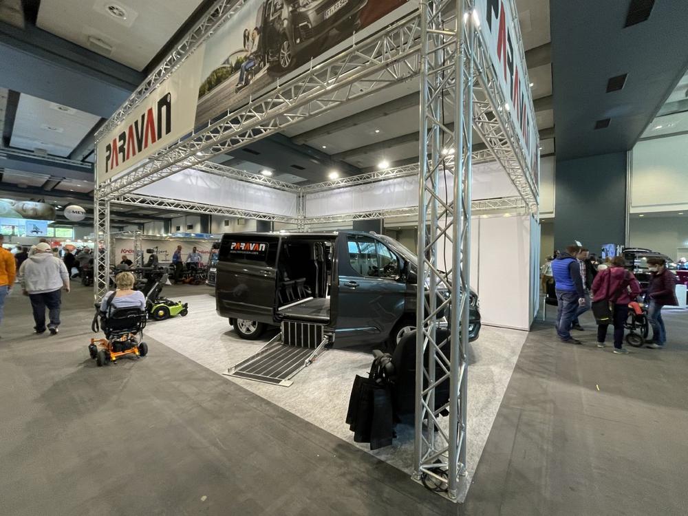 Premiere auf der IRMA: Paravan zeigt den neuen VW New Caravelle Extended für barrierefreie Mobilität