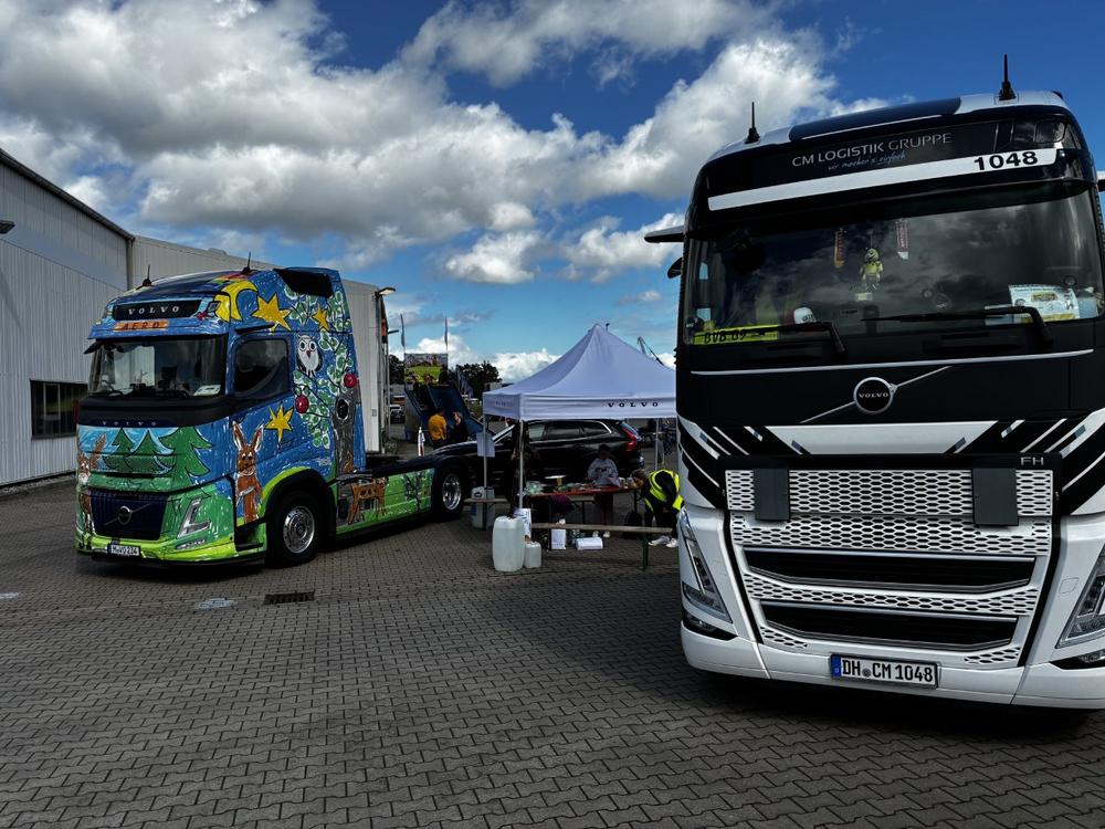 Ein Highlight für Kinder – Volvo Trucks mit bunter Sattelzugmaschine bei „A Happy Day of Life“