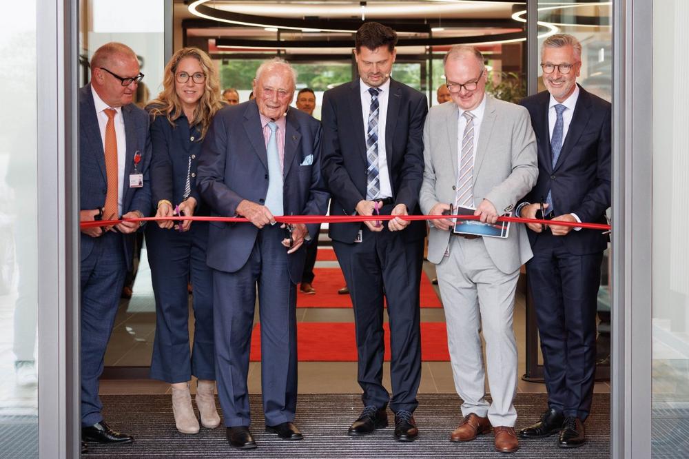 Prof. Dr. h. c. mult. Reinhold Würth weiht neues Verwaltungsgebäude von FEGA & Schmitt ein