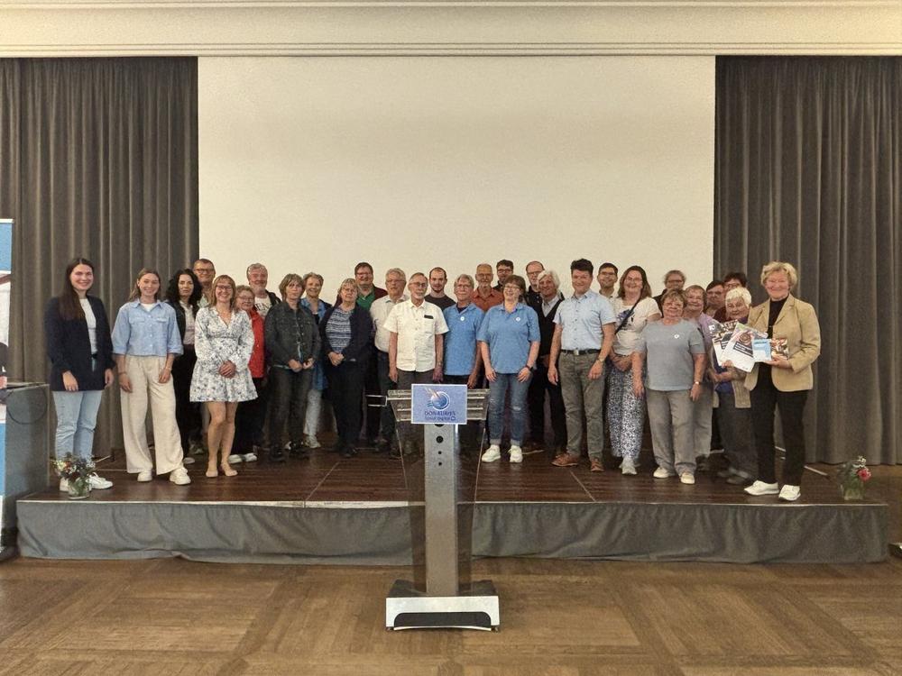 Digitallotsen-Netzwerk des Landkreises trifft sich in Mertingen – Lernen im Alter im Fokus