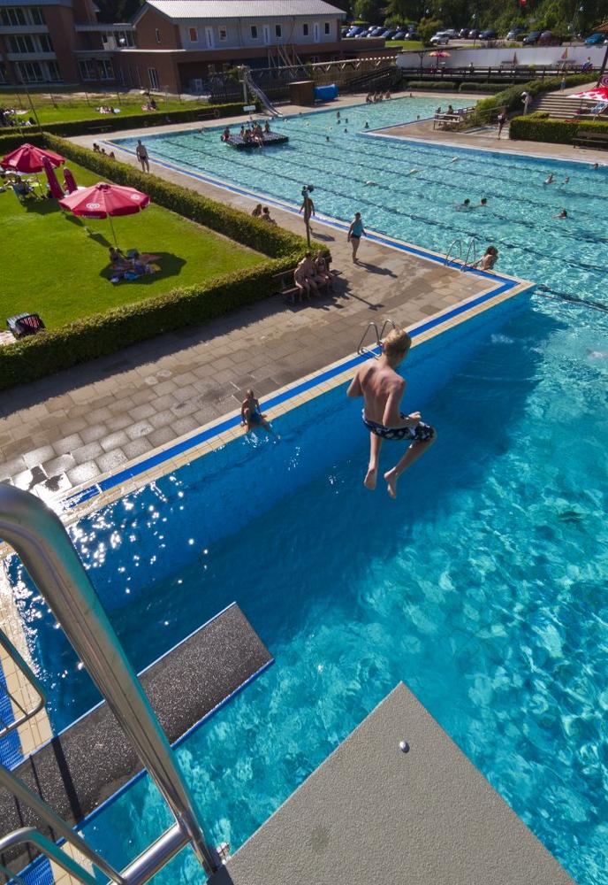 Land Hadeln/Wingst: Mehr Zeit für Badespaß: Erweiterte Öffnungszeiten im Hallen- und Freibad Wingst zum Ferienbeginn