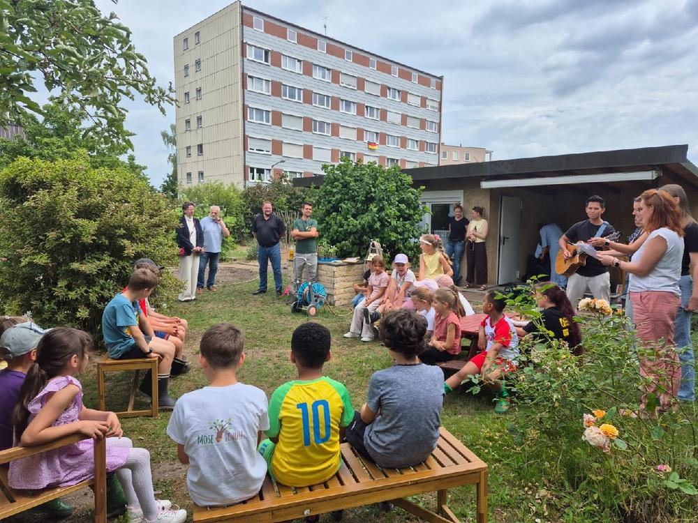 Adventistische Mose-Schule in Nürnberg pflanzt Zukunft im Schulgarten