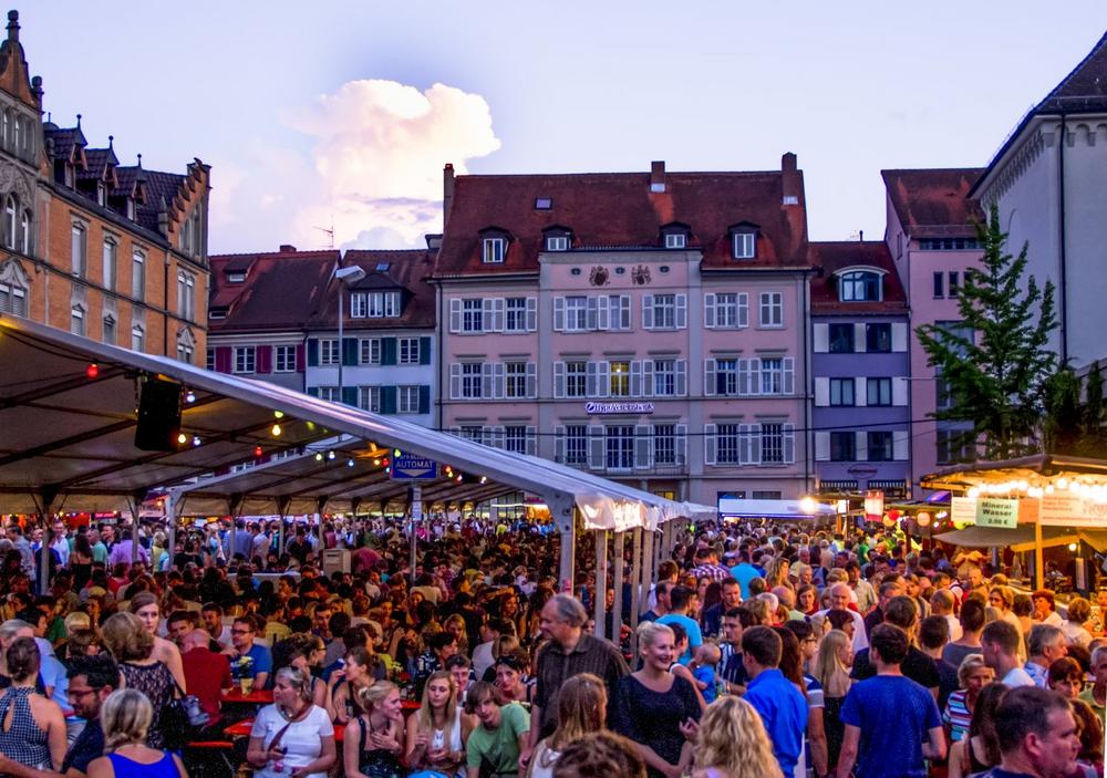 50 Jahre Konstanzer Weinfest: Jubiläumsstimmung, Weingenuss und Musik mitten in der Altstadt