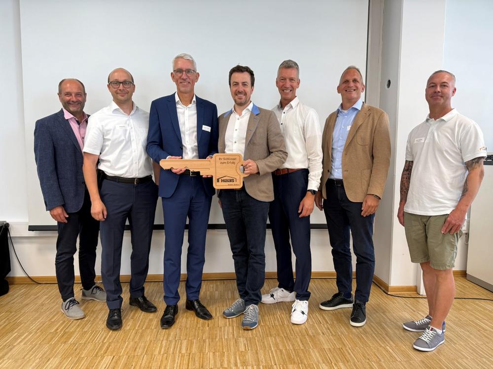 Produktionshalle in serieller Holzbauweise für Wallstabe & Schneider