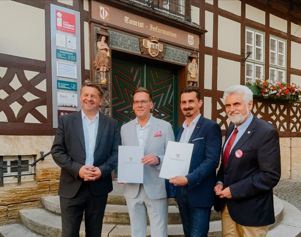 Ministerpräsident Sven Schulze übergibt GRW-Fördermittel für den Umbau der Tourist-Information Wernigerode