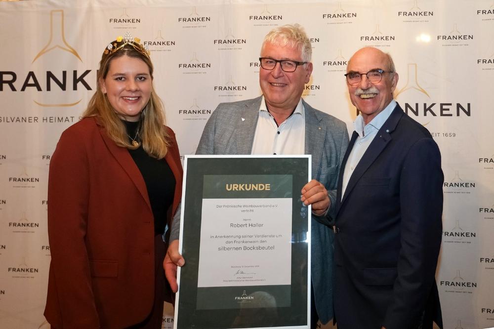 Fränkischer Weinbauverband verleiht Silbernen Bocksbeutel an Robert Haller