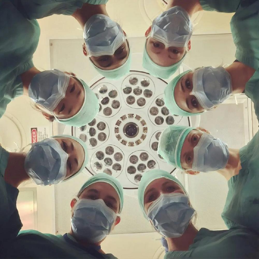 Social Media für Kliniken: Wie Krankenhäuser Vertrauen, Fachkräfte und Sichtbarkeit mit klarer Strategie gezielt stärken