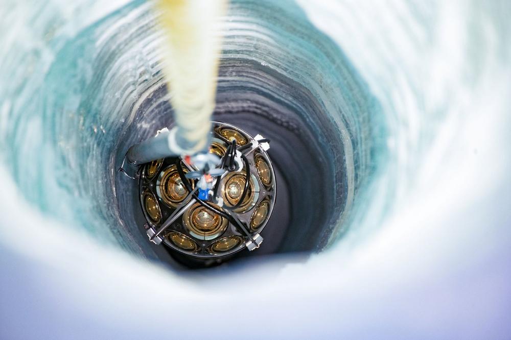 Wenn das Eis zum Detektor wird: Hamamatsu Photonics stärkt die Neutrinoforschung in der Antarktis
