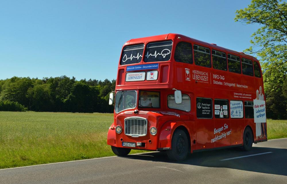 Klinikum Karlsruhe bringt Infobus-Tour der Initiative „Herzenssache Lebenszeit“ nach Karlsruhe