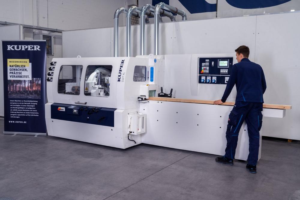 Präzision auf engstem Raum: Keilzinkwerk Hunkeler realisiert wegweisende Systemlösung.