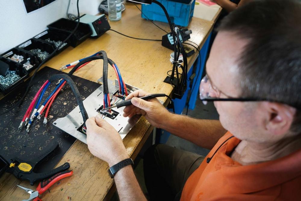 Neues DGWZ-Seminar „Elektrofachkraft für festgelegte Tätigkeiten (EFKfft)“