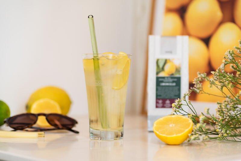 Sommer im Glas: Limoncello-Eistee weckt Urlaubsfeeling
