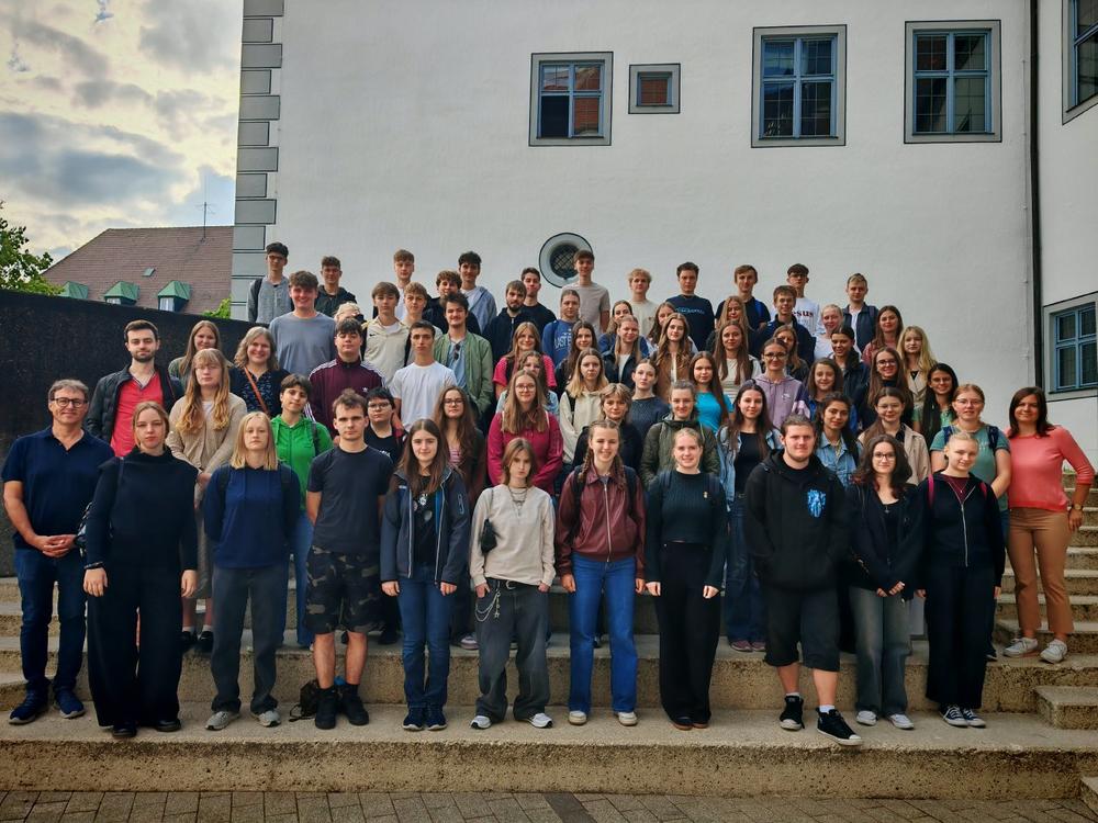 Schülerinnen und Schüler des Theodor-Heuss-Gymnasiums aus Nördlingen besuchen das Landratsamt Donau-Ries