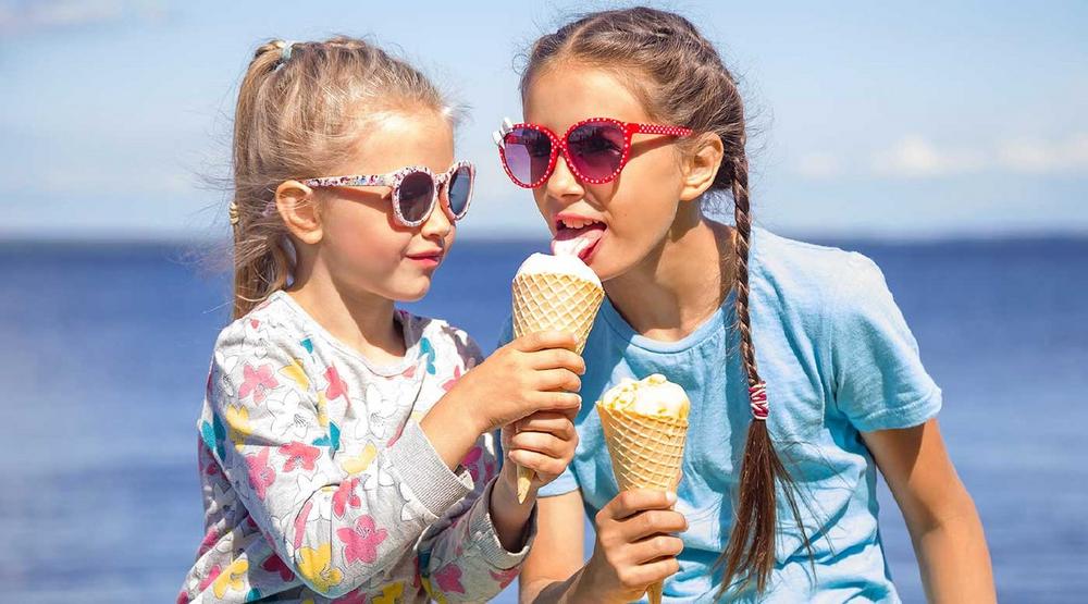 Gesunde Kinderzähne in den Sommerferien – So bleibt die Zahnpflege spielend leicht