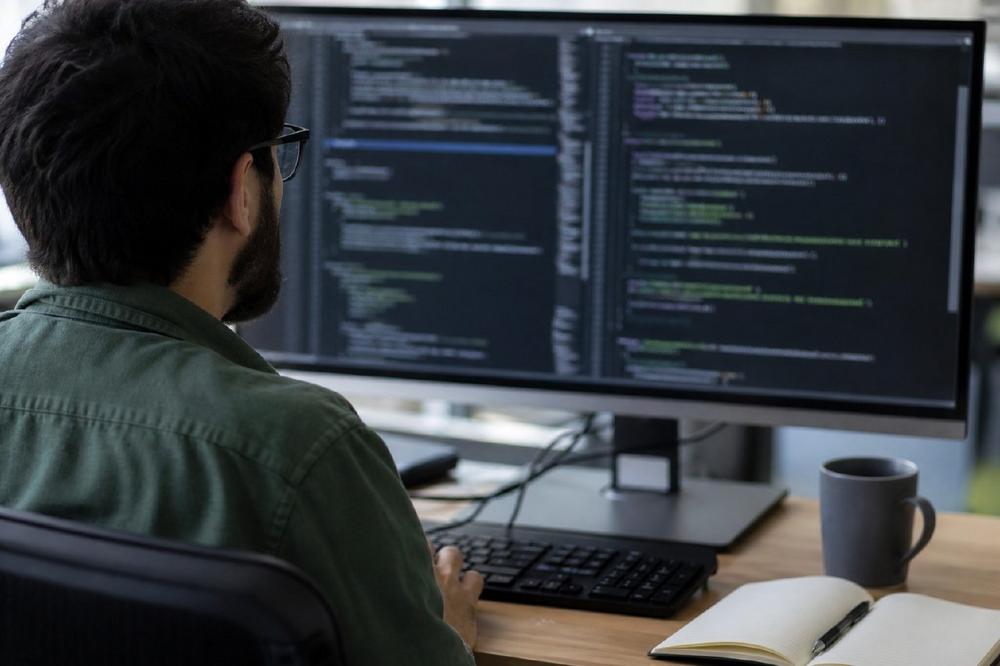 Codequalität unter Druck: Doppelte Codeblöcke steigen seit 2023 um 81 Prozent, während der Anteil der Refaktorierung auf 3,8 Prozent fällt