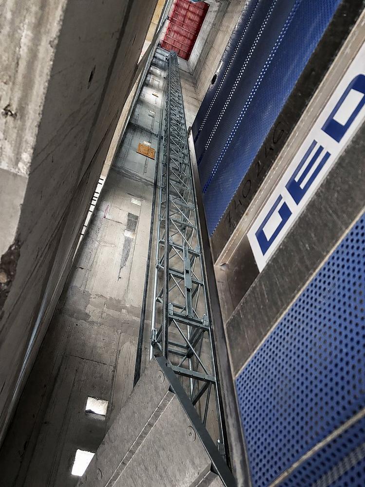 Elegant technology for demanding construction site logistics