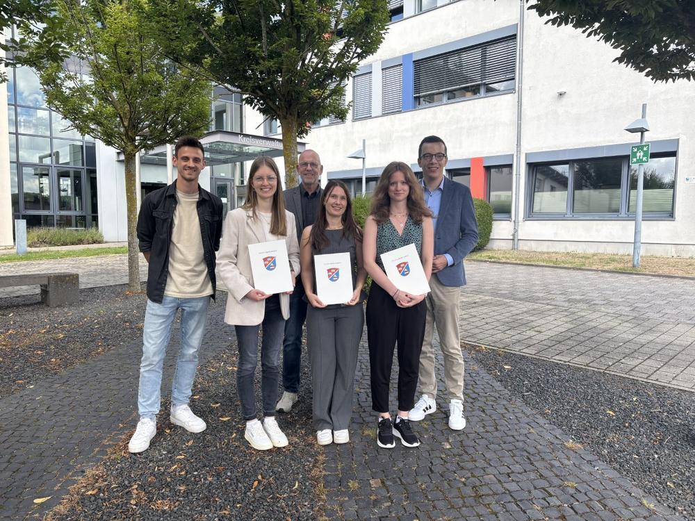 Drei erfolgreiche Abschlüsse