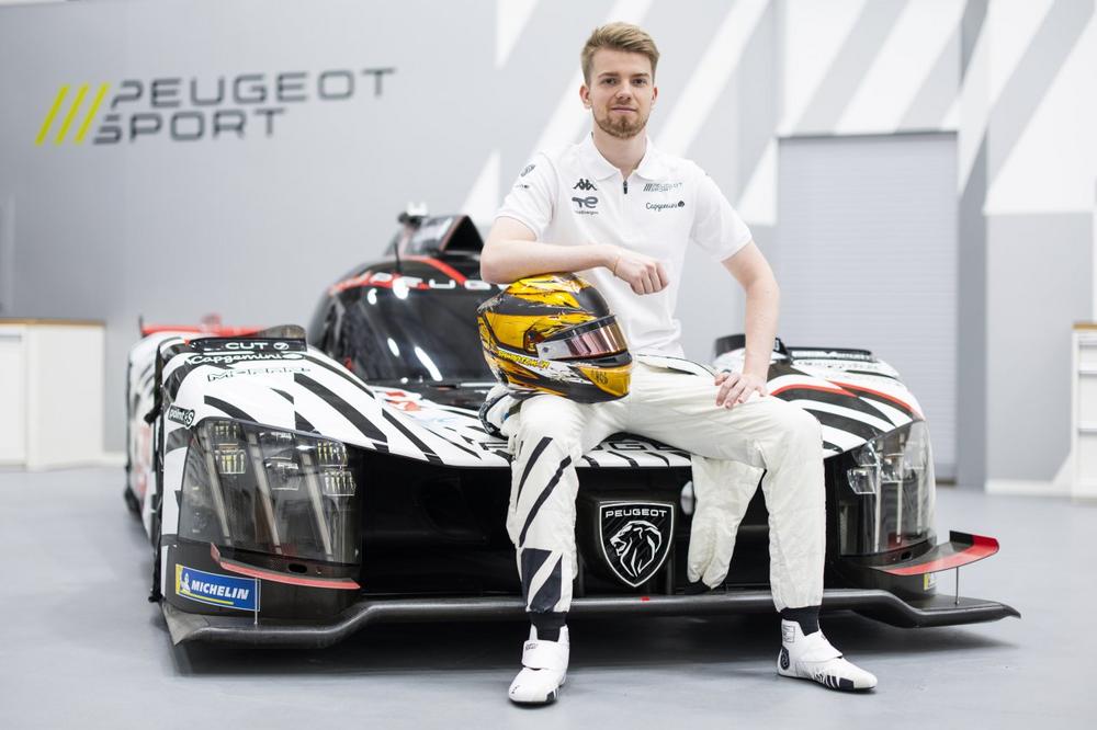 Robert Shwartzman als offizieller Fahrer des Teams PEUGEOT TotalEnergies für 2027 bestätigt