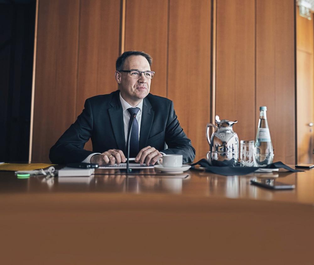 HUK-Vorstand Jörg Rheinländer im Interview: „Begleitetes Fahren sollte ab 16 möglich sein.“