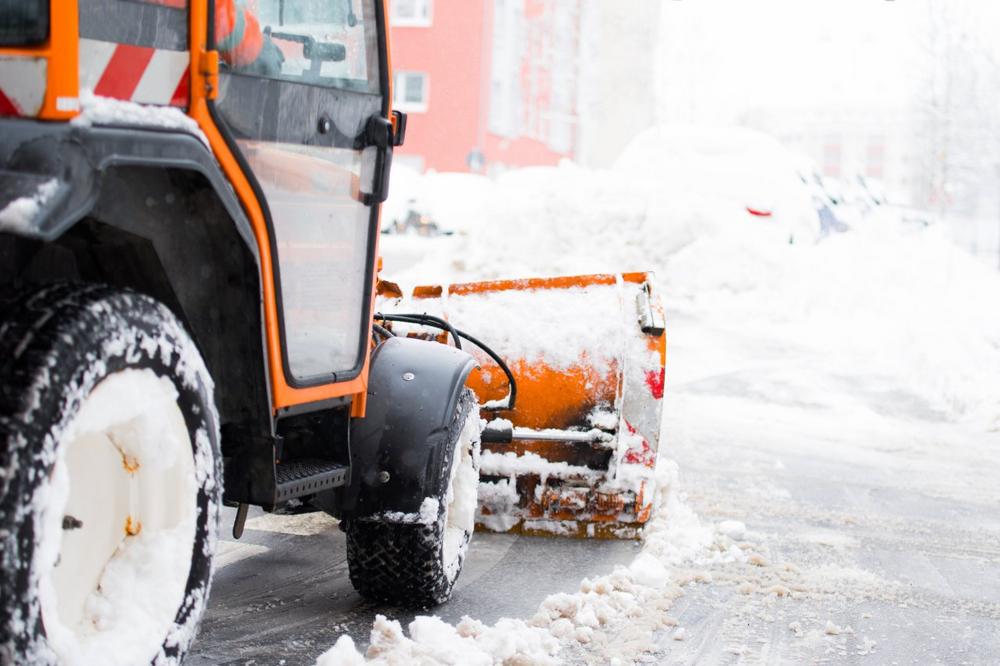 Wenn der Winterdienst ruft: Wie zwei Kommunen ihre Einsatzkräfte mit e*Message zuverlässig alarmieren