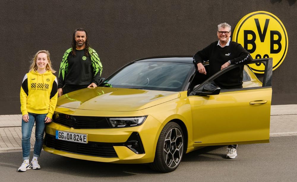 Neue Folgen der Kultserie: 10. Runde für das BVB-Quiztaxi von Opel