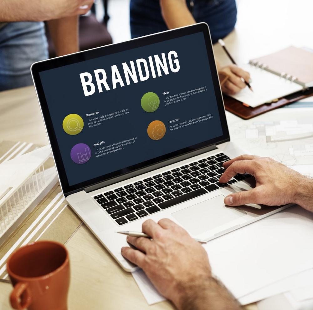 Personal Branding für Consultants: Warum Fachpositionierung stärker wirkt als tägliches Posten