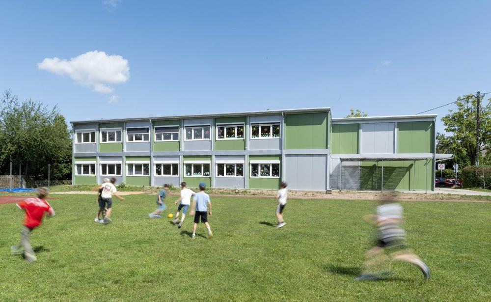 Zusätzlicher modularer Schulraum für eine wachsende Gemeinde