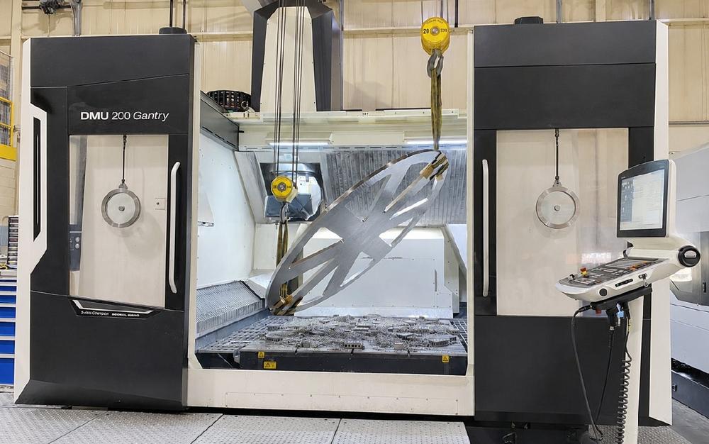Große und komplexe Bauteile extern fertigen: Worauf es bei der CNC-Großteilbearbeitung ankommt