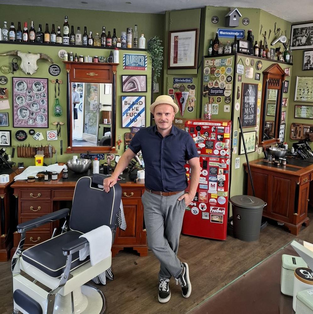 Vom Fußballplatz in den eigenen Herrenfriseursalon