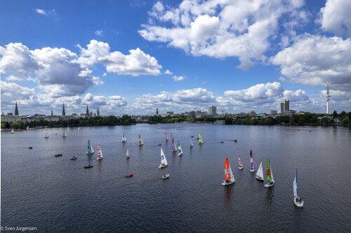 Deutsche Meister, Welt- und Europameister segeln auf der Außenalster den Meister der Meister aus